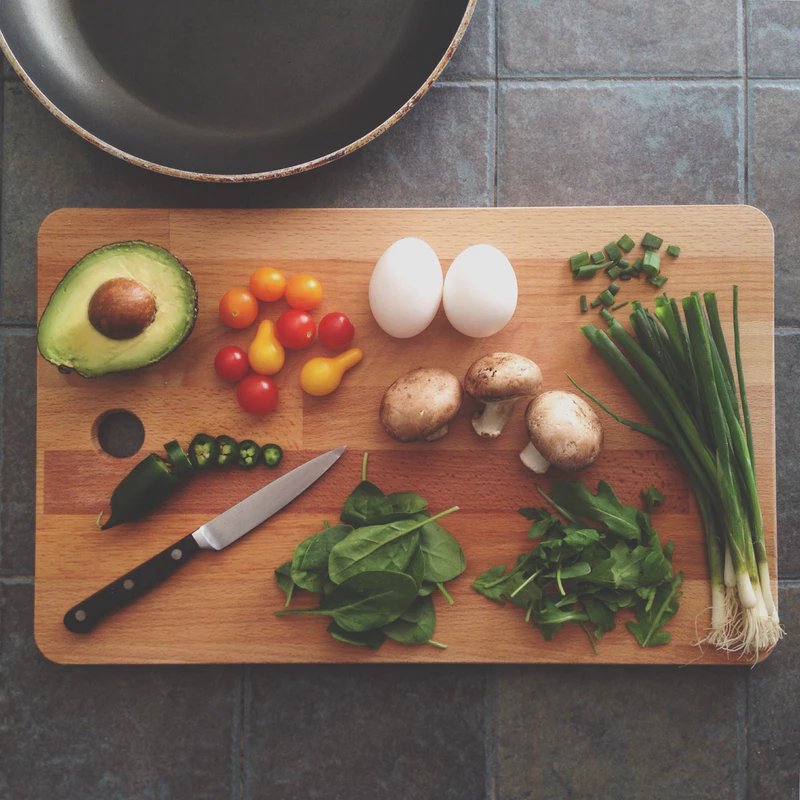 Many-ingredients-on-the-cutting-board