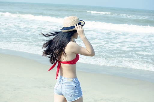 Beautiful-woman-on-the-beach